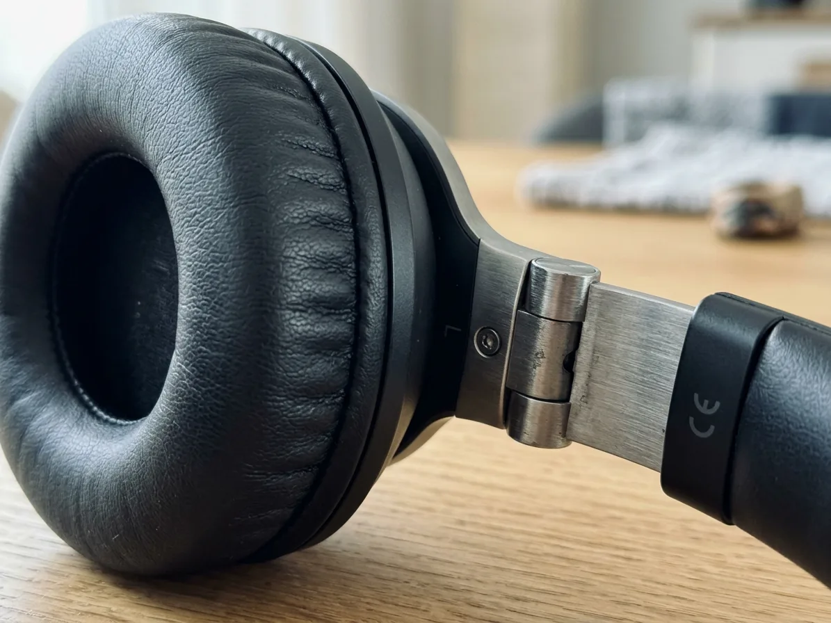 Close-up of an ear cushion's stitched seam and the aluminium hinge, made with AI