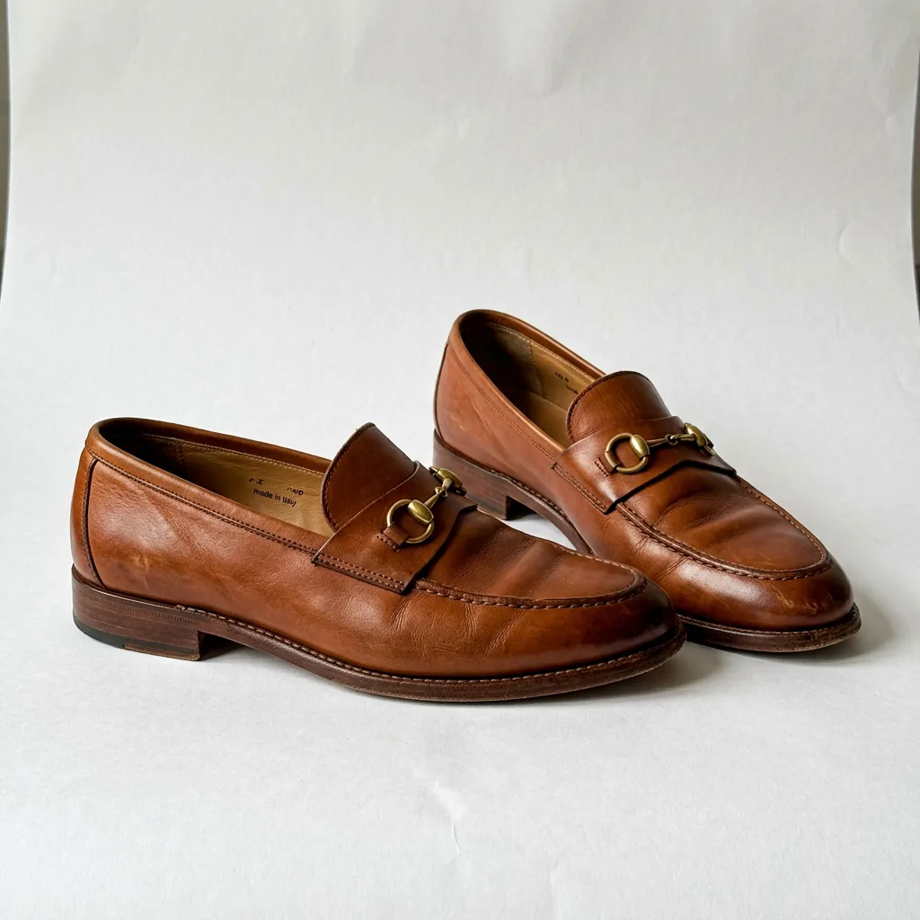 The loafers on white, one in profile and one turned towards the camera, made with AI