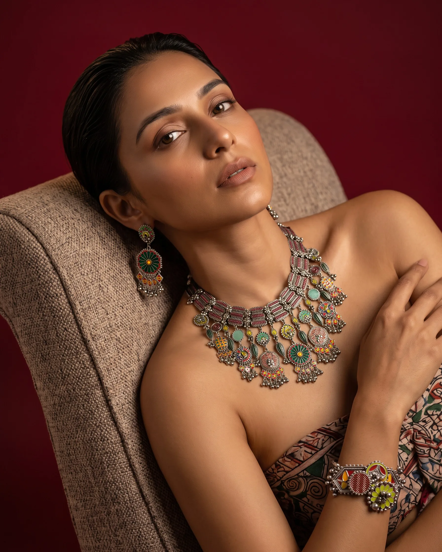 AI jewelry flat-lay to model, finished frame