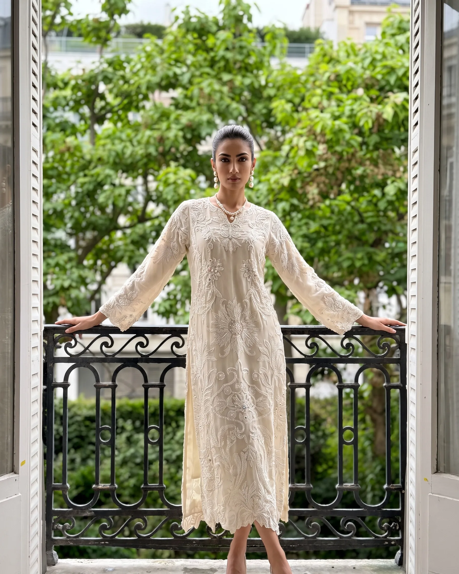 AI kurta flat-lay to model, finished frame